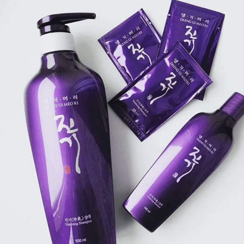 Інтенсивно відновлюючий шампунь для волосся Daeng Gi Meo Ri Vitalizing Shampoo, 300мл